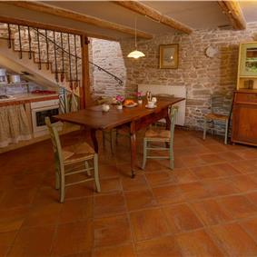 5 Bedroom Istrian Villa Estate with Large Pool and Gardens near Barban, Sleeps 12